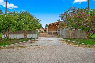 403 White St, Madisonville, TX 77864 - Photo 37