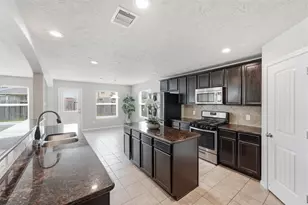 11747 Red Hummingbird Dr, Houston, TX 77047 - Photo 9