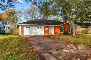 1506 Parkway Dr, Alvin, TX 77511 - Photo 3