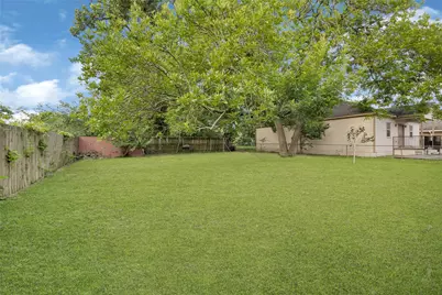 7526 Bywood Street, Houston, TX 77028 - Photo 19
