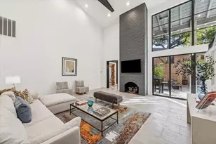 10 S Briar Hollow Ln, Houston, TX 77027 - Photo 17