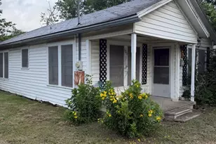 603 N Mechanic St, Weimar, TX 78962 - Photo 1