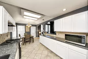 7902 Belterraza Ct, Houston, TX 77083 - Photo 7