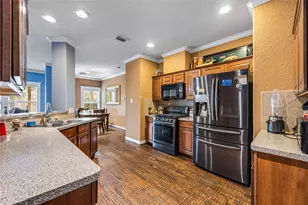 10502 Raven Crossing Ln, Houston, TX 77089 - Photo 9