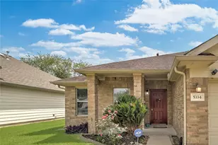 5334 Cinnamon Lake Dr Dr, Baytown, TX 77521 - Photo 3