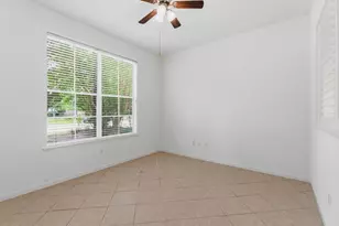 66 Hidden Meadow Dr, The Woodlands, TX 77382 - Photo 5