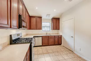 387 De Coster Blvd, Alvin, TX 77511 - Photo 9