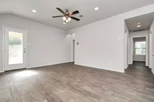 9878 Laurel Lake Ln, Conroe, TX 77384 - Photo 13