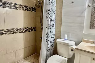 10855 Meadowglen Ln, Houston, TX 77042 - Photo 19