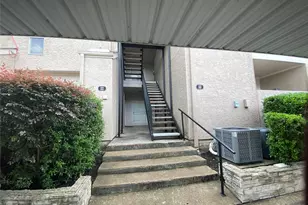 10855 Meadowglen Ln, Houston, TX 77042 - Photo 3