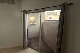 10855 Meadowglen Ln, Houston, TX 77042 - Photo 21