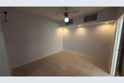 10855 Meadowglen Lane #1009, Houston, TX 77042 - Photo 13