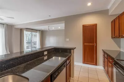4515 Briar Hollow Place #304, Houston, TX 77027 - Photo 11