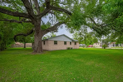 111 N 11th Street, Highlands, TX 77562 - Photo 33