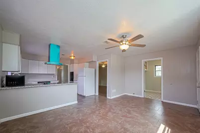 111 N 11th Street, Highlands, TX 77562 - Photo 15