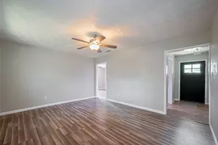 111 N 11th St, Highlands, TX 77562 - Photo 9