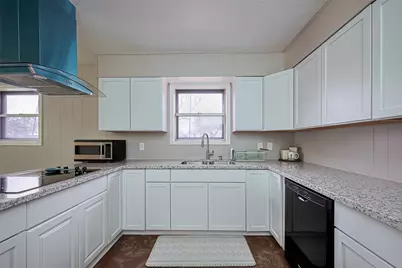 111 N 11th Street, Highlands, TX 77562 - Photo 13