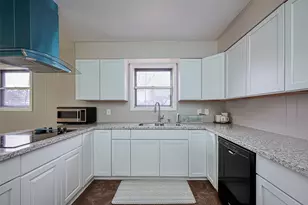 111 N 11th St, Highlands, TX 77562 - Photo 13