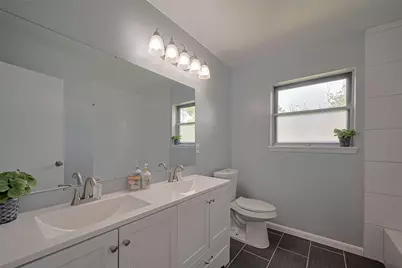 111 N 11th Street, Highlands, TX 77562 - Photo 29