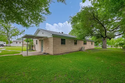 111 N 11th Street, Highlands, TX 77562 - Photo 31