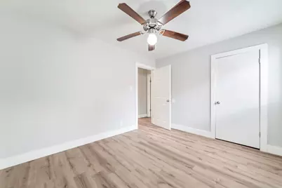 207 W Saunders Street, League City, TX 77573 - Photo 15