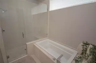 2423 W Main St, Houston, TX 77098 - Photo 21