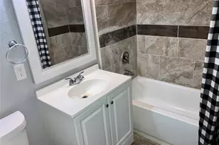 324 Acacia St, Lake Jackson, TX 77566 - Photo 7