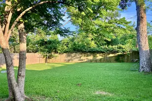 324 Acacia St, Lake Jackson, TX 77566 - Photo 3