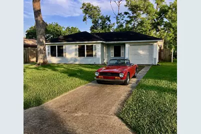 324 Acacia Street, Lake Jackson, TX 77566 - Photo 1