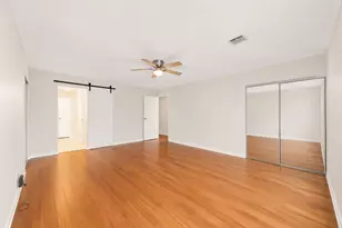 9850 Pagewood Ln, Houston, TX 77042 - Photo 17