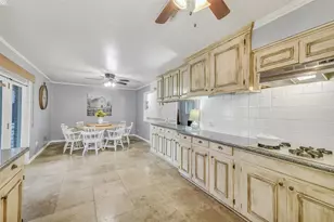 222 Hillcrest Dr, Conroe, TX 77303 - Photo 13