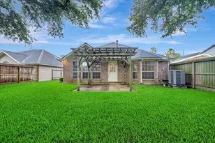 2421 Baycrest Dr, Houston, TX 77058 - Photo 35