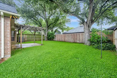 2421 Baycrest Drive, Houston, TX 77058 - Photo 33