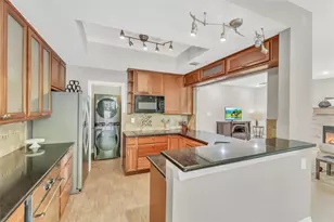 271 Litchfield Ln, Houston, TX 77024 - Photo 9