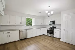 906 S Rd, Baytown, TX 77521 - Photo 7