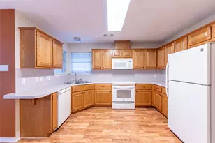 4802 Treadgold Ln, Bryan, TX 77802 - Photo 11