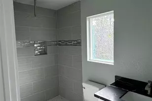 121 S 10th St, Conroe, TX 77301 - Photo 17