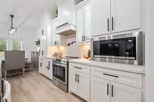 1040 S 13th St, Aransas Pass, TX 78336 - Photo 7