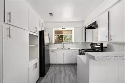 10906 Panay Drive, Houston, TX 77048 - Photo 9