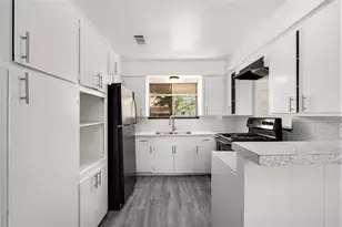 10906 Panay Dr, Houston, TX 77048 - Photo 9
