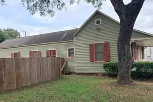 607 N Bridge, Victoria, TX 77901 - Photo 3