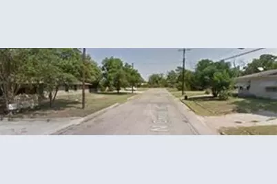 1100 N Crockett, Cameron, TX 76520 - Photo 3