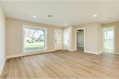 136 Talisman Street, Lake Jackson, TX 77566 - Photo 9