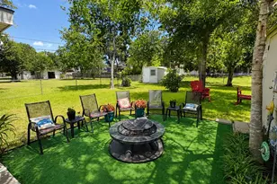 208 W Center St, Eagle Lake, TX 77434 - Photo 21