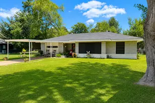 208 W Center St, Eagle Lake, TX 77434 - Photo 1