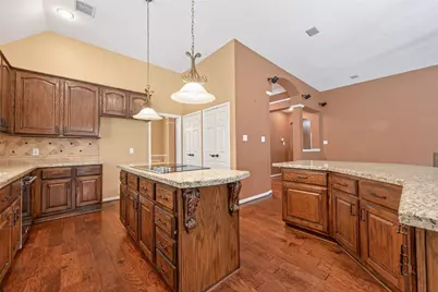 7 Windridge Place, The Woodlands, TX 77381 - Photo 25