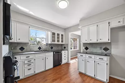 1002 Parkstead Drive, Seabrook, TX 77586 - Photo 9