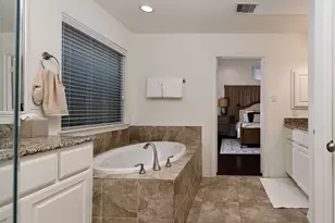 1046 W 26th St, Houston, TX 77008 - Photo 13