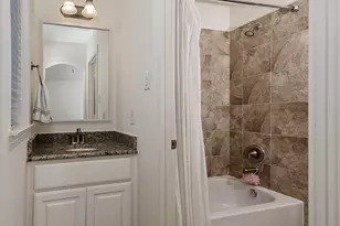 1046 W 26th St, Houston, TX 77008 - Photo 17