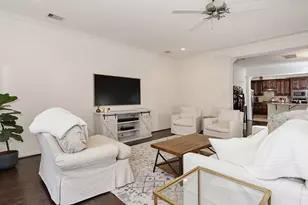 1046 W 26th St, Houston, TX 77008 - Photo 9